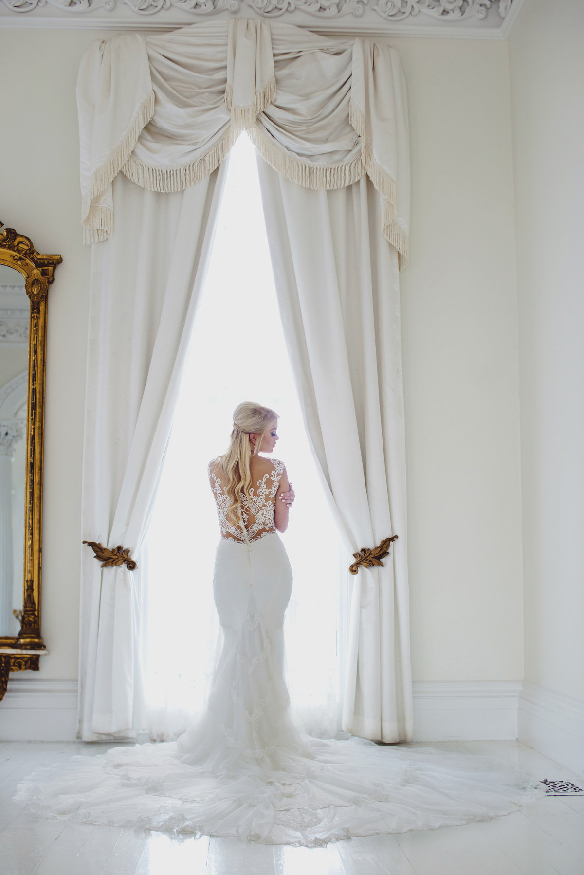 famous white room at nottoway plantation