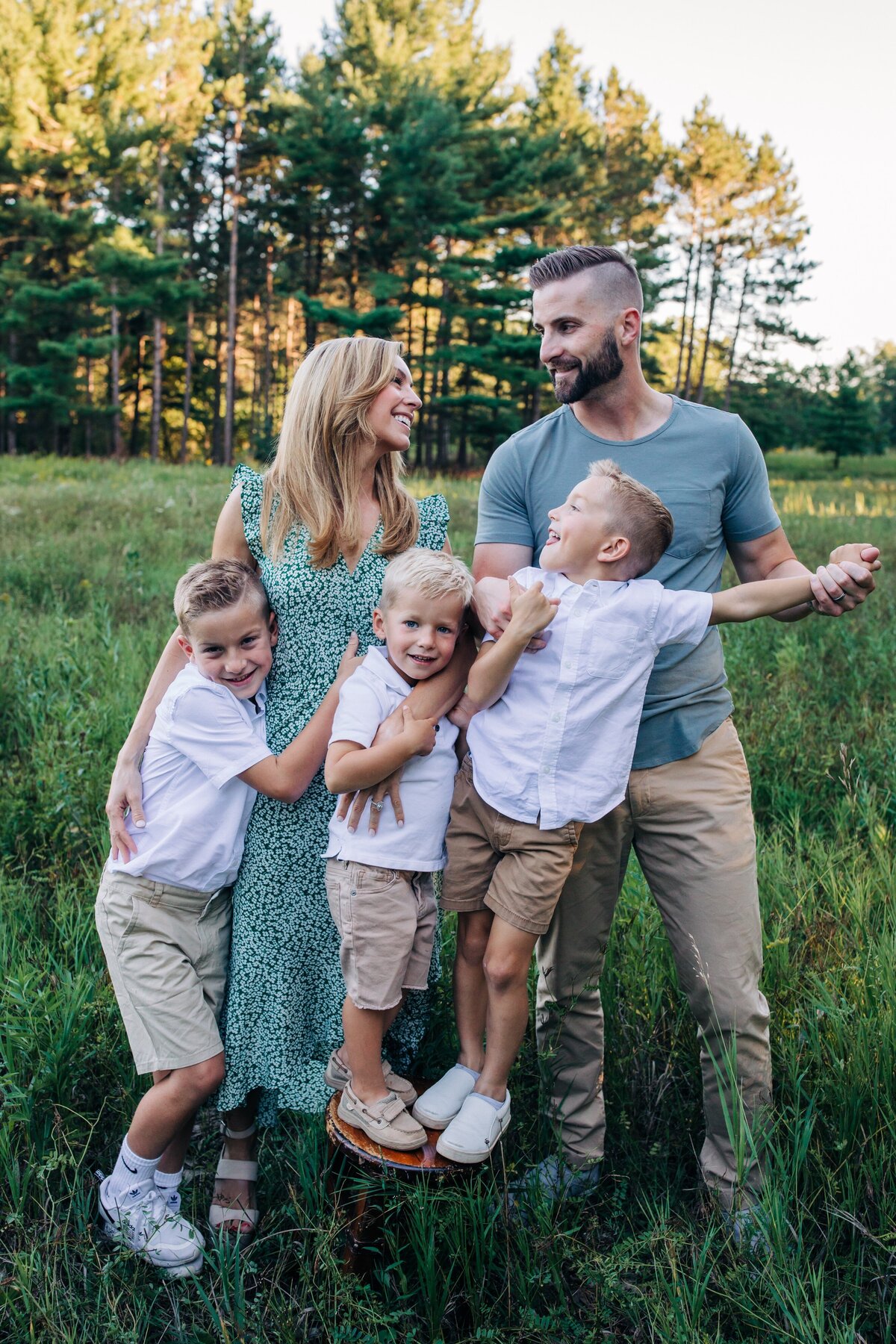 Family-Photos-at-Lapham-Peak