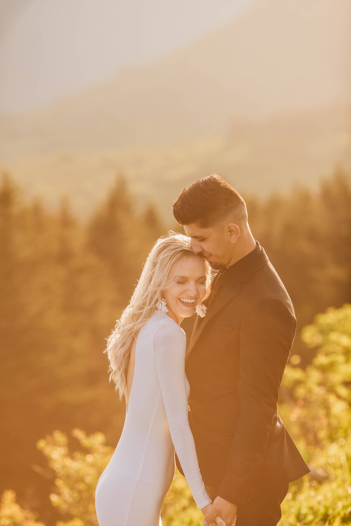 couple-mountain-engagement-photography