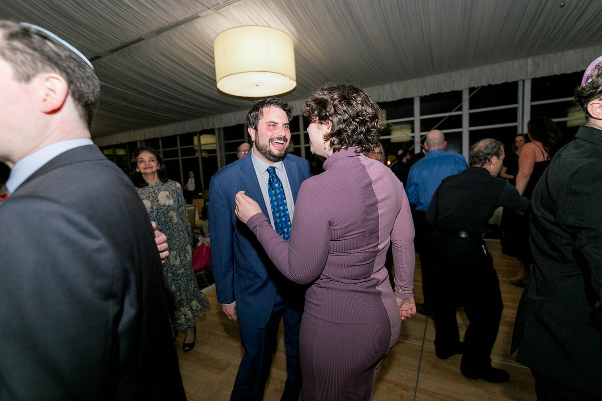 Eliana-Melmed-Photography-Chicago-LosAngeles-Jewish-WeddingPhotography-Dancefloor-00176