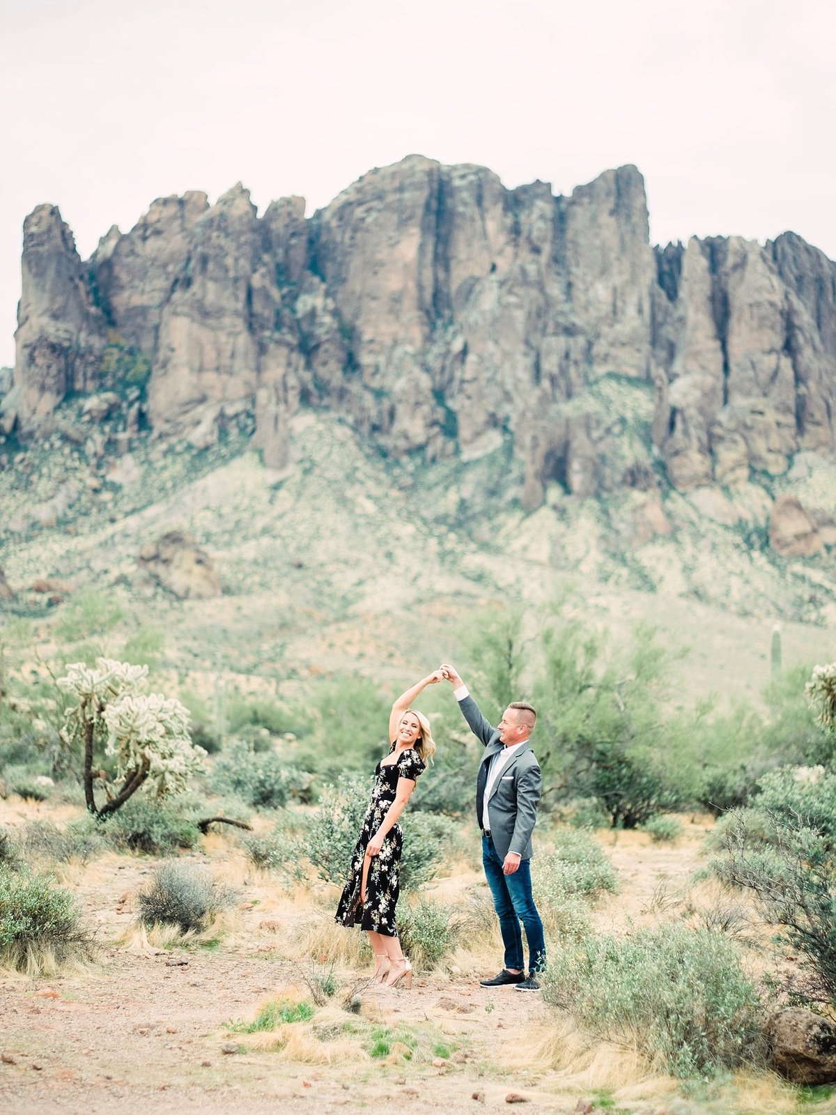 scottsdale-arizona-wedding-photographer-engagement-desert_0098