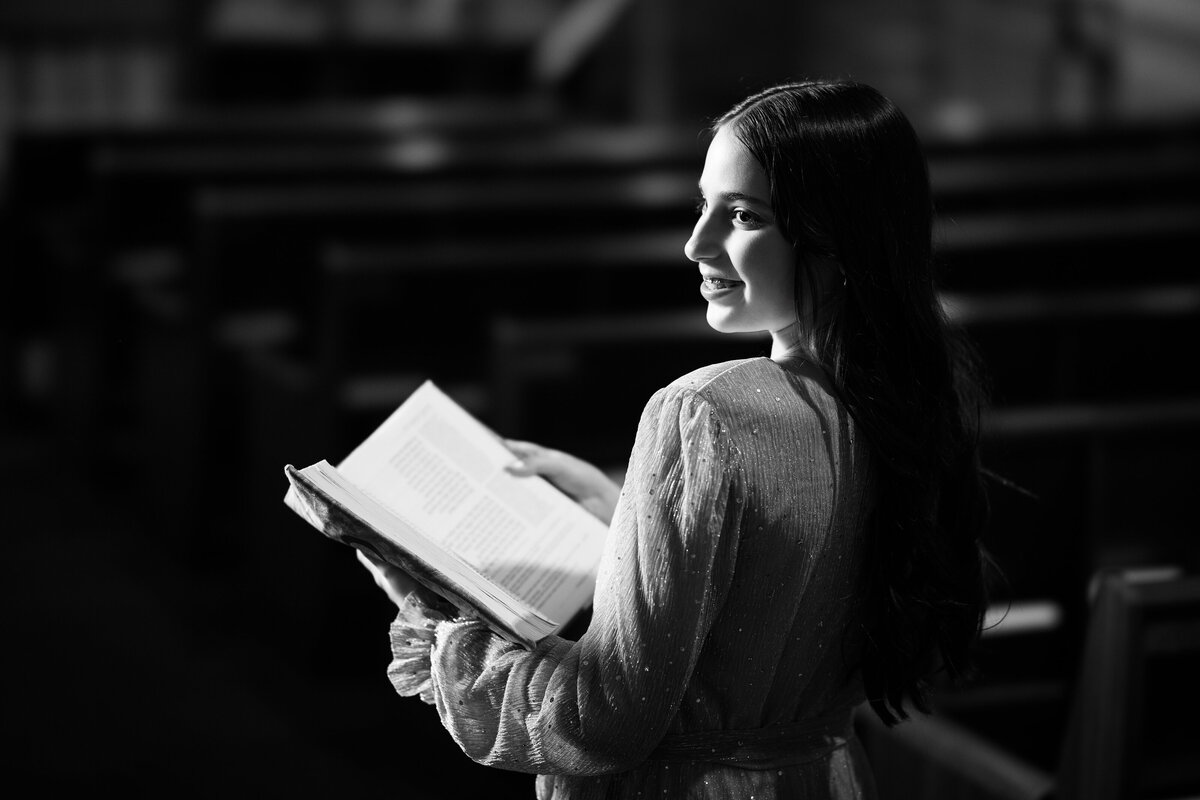 black-and-white-mitzvah-siddur-candid-nj