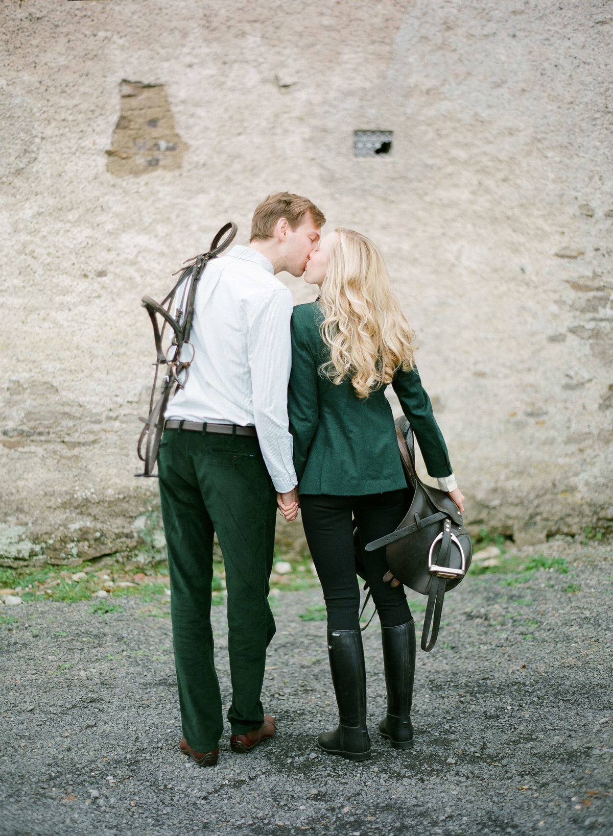 82-KTMerry-destination-weddings-couple-horse-saddle-Ireland