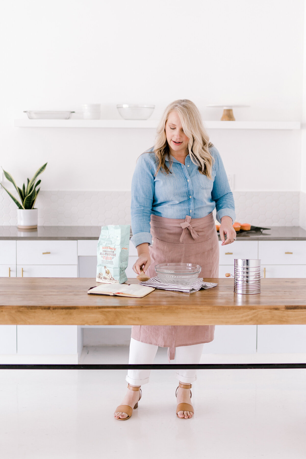 Dallas Brand Photography for Creatives | Laylee Emadi | Catie Ann Baking | Brand Mini Session 1