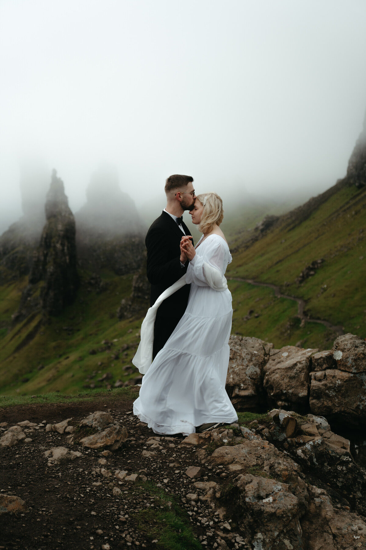 the_chaffins_international_destination_wedding_elopement_photographers_sammie_chaffin_micah_editorial_adventure_photos_travel_isle_of_skye_scotland_7