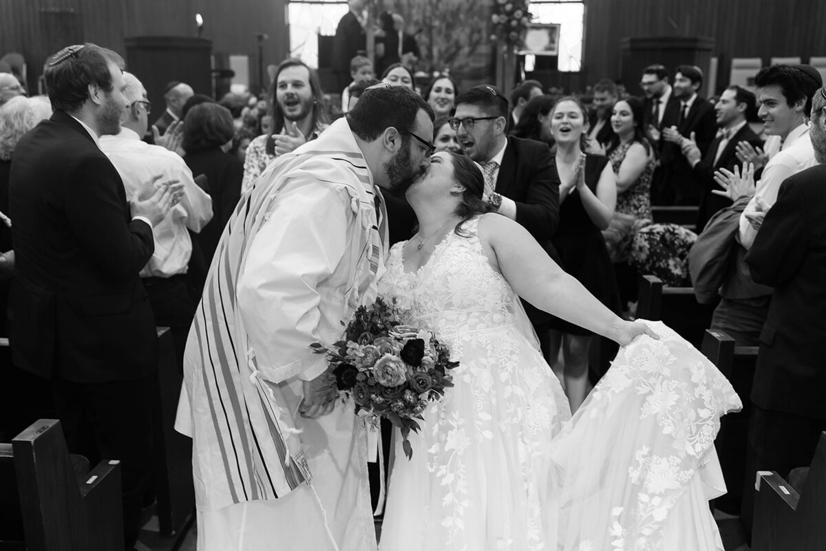 Eliana-Melmed-Photography-Chicago-LosAngeles-Jewish-WeddingPhotography-ElianaSklar-Chuppah-00220