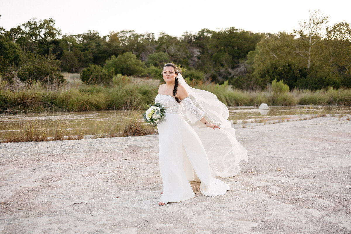 Hill-country-bridal-session-texas-wedding-photographer-leah-thomason-6