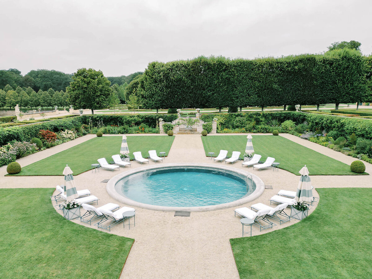 Chateau Grand du Luce luxury wedding venue round pool for the brunch