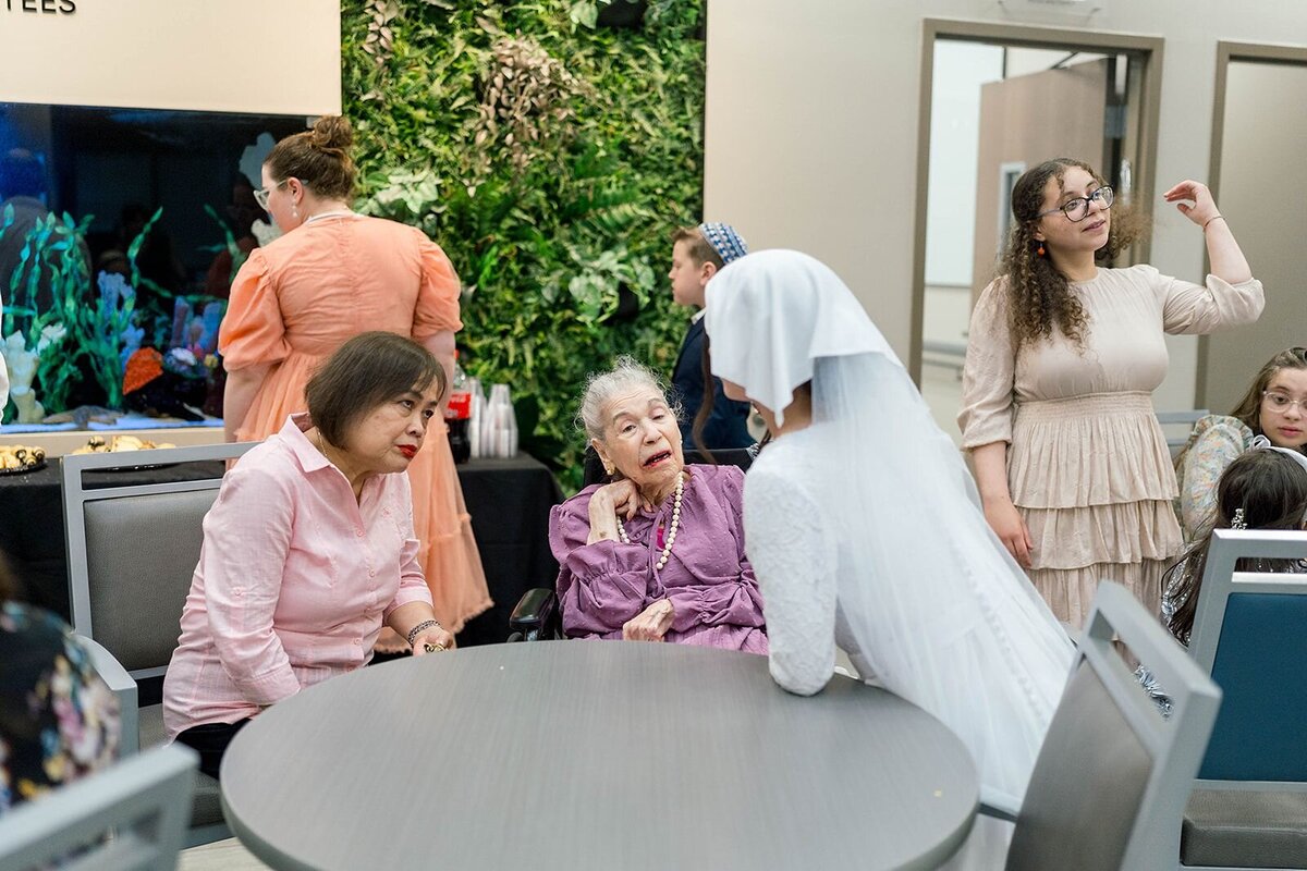 Eliana-Melmed-Photography-Chicago-LosAngeles-Jewish-WeddingPhotographer-CarmiKalman-KabbalatPanim-00095