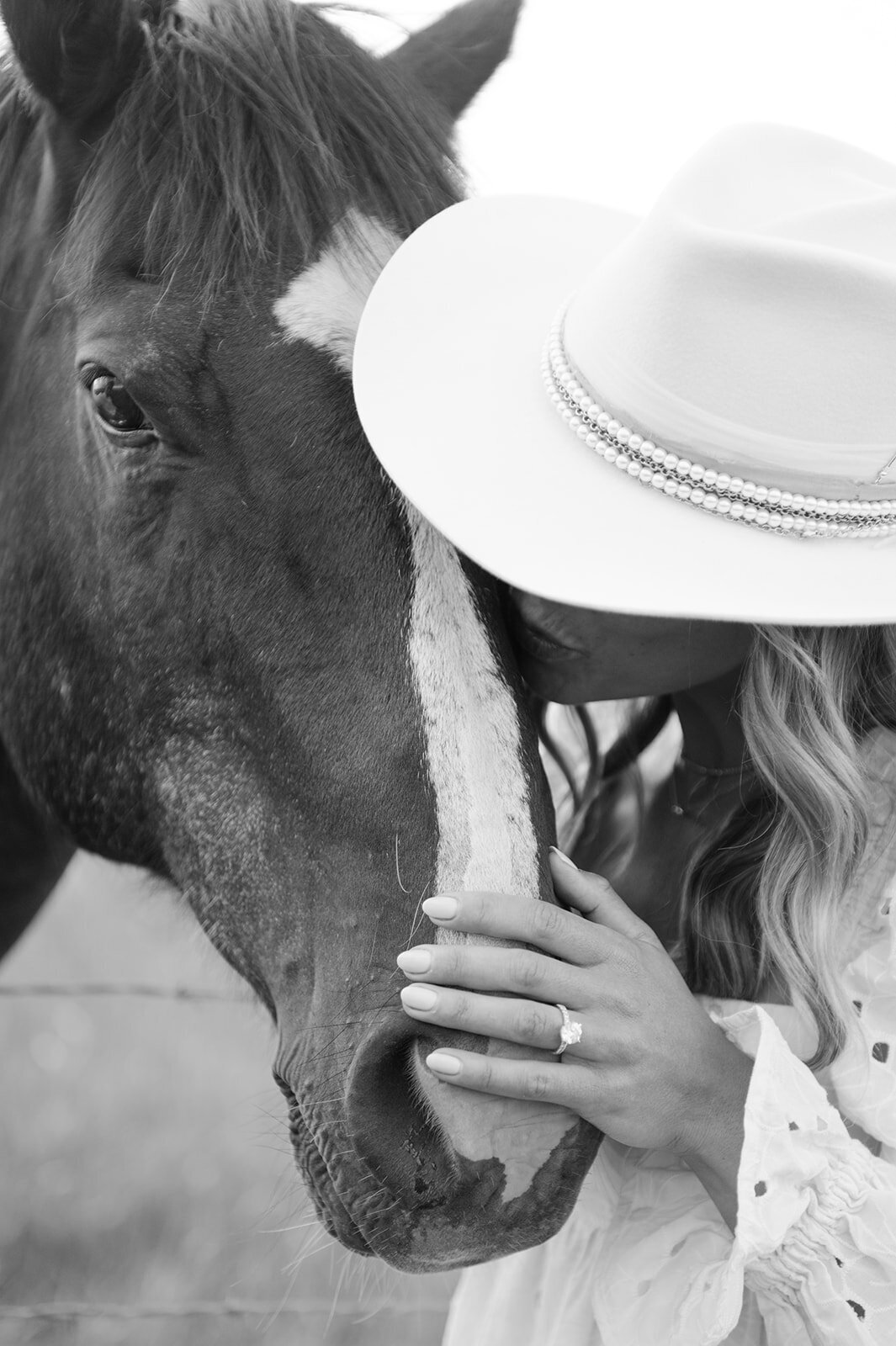 presley-gray-horse-pasture-engagement8876