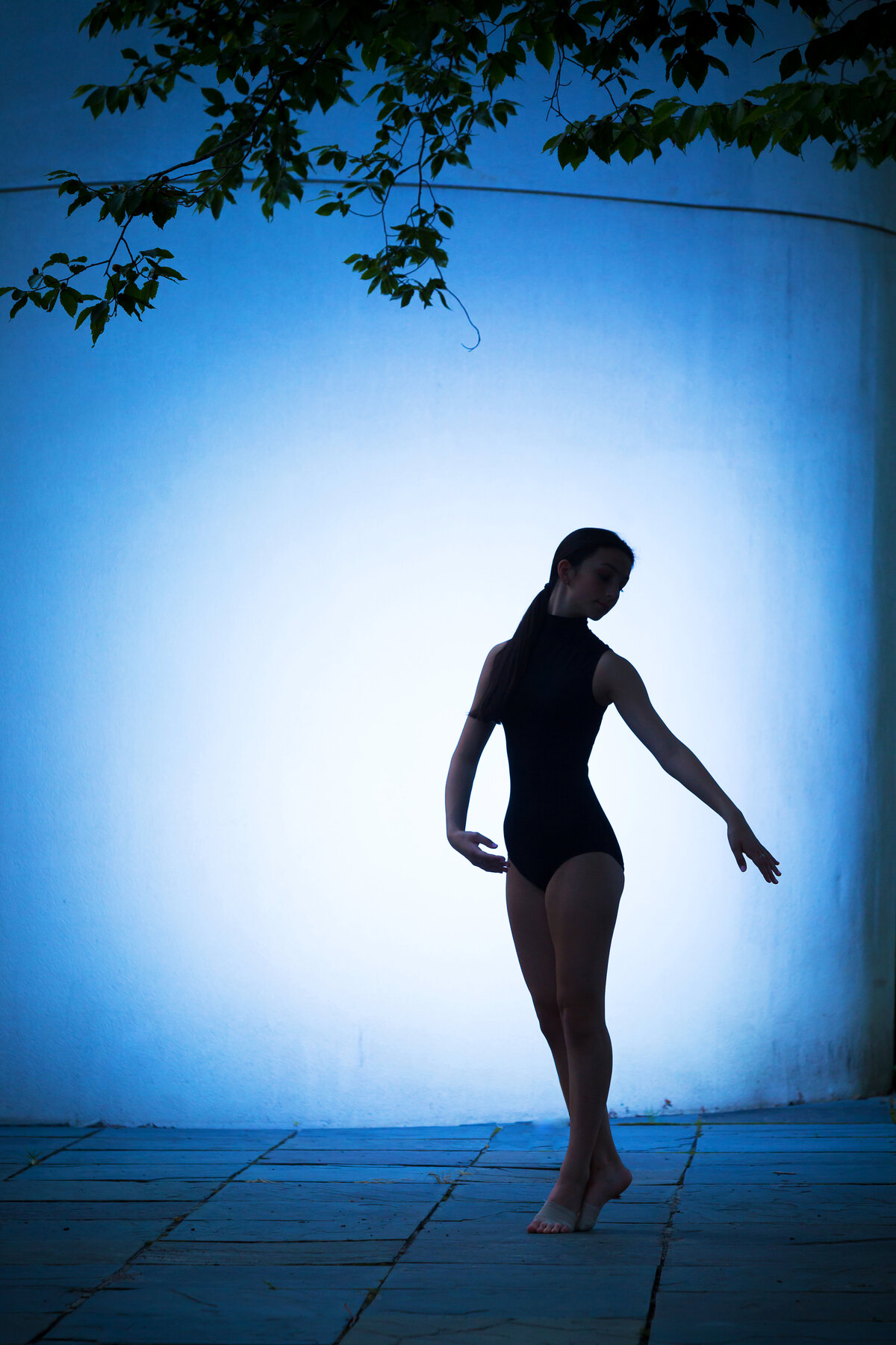 bat-mitzvah-girl-preshoot-dancer-silhouette-bluelight-nj