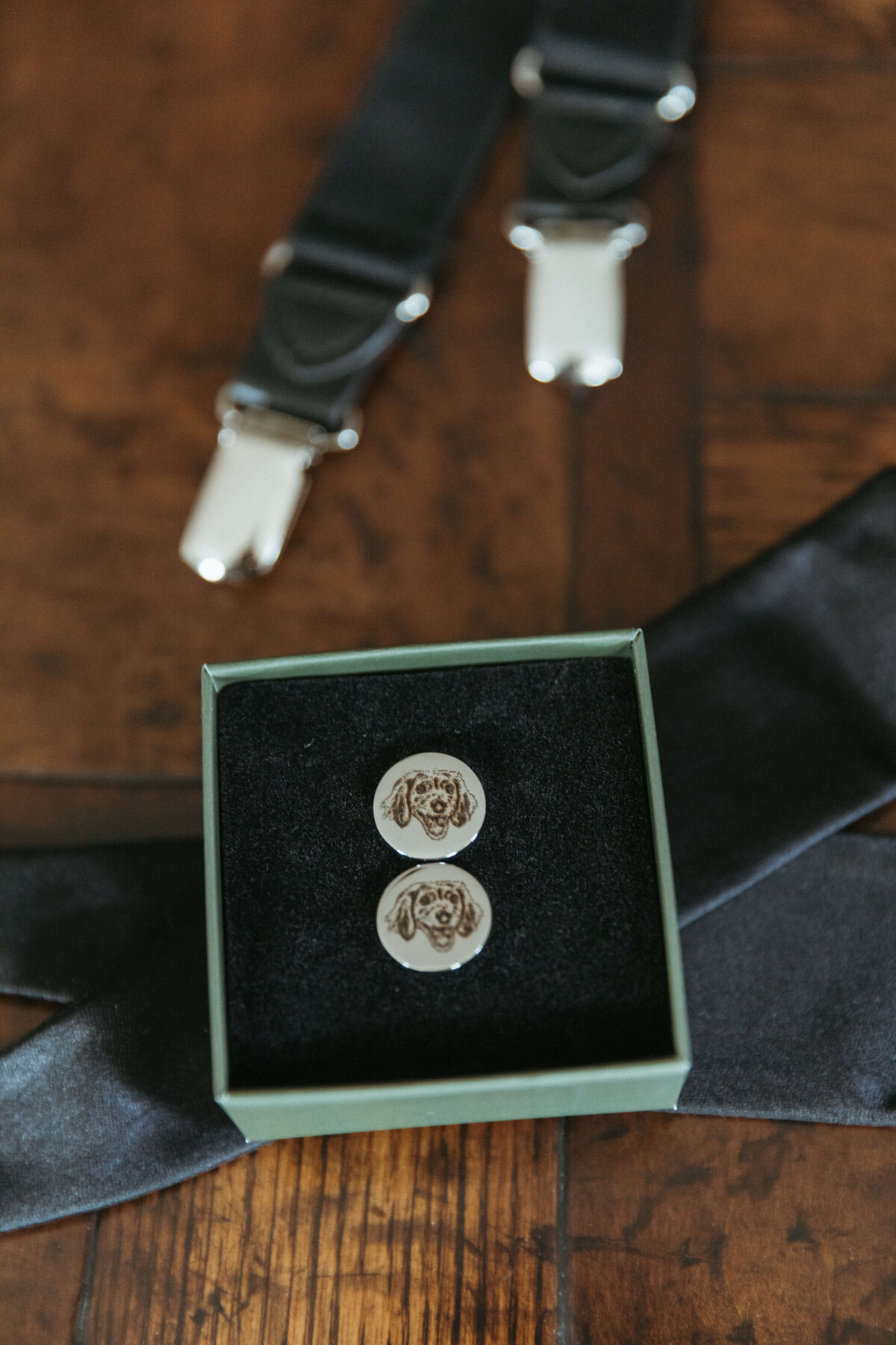 Cufflinks with dogs face
