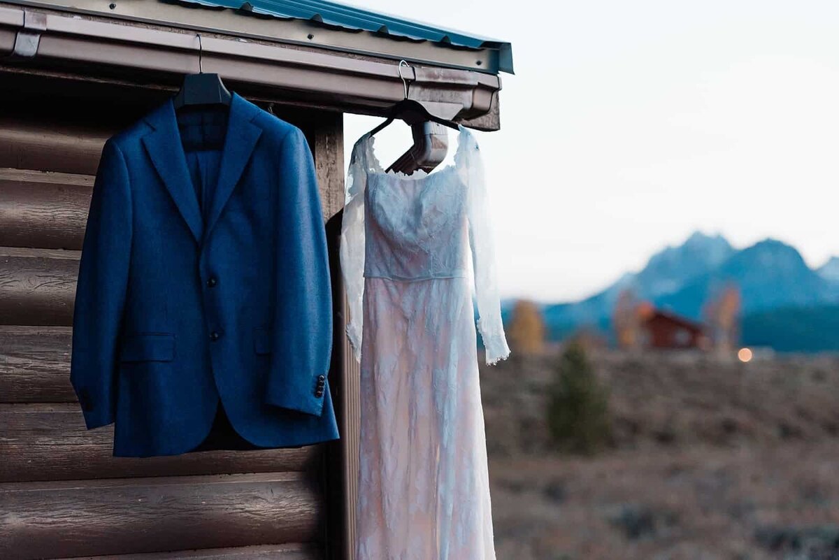 sawtooth-mountains-rustic-chic-elopement