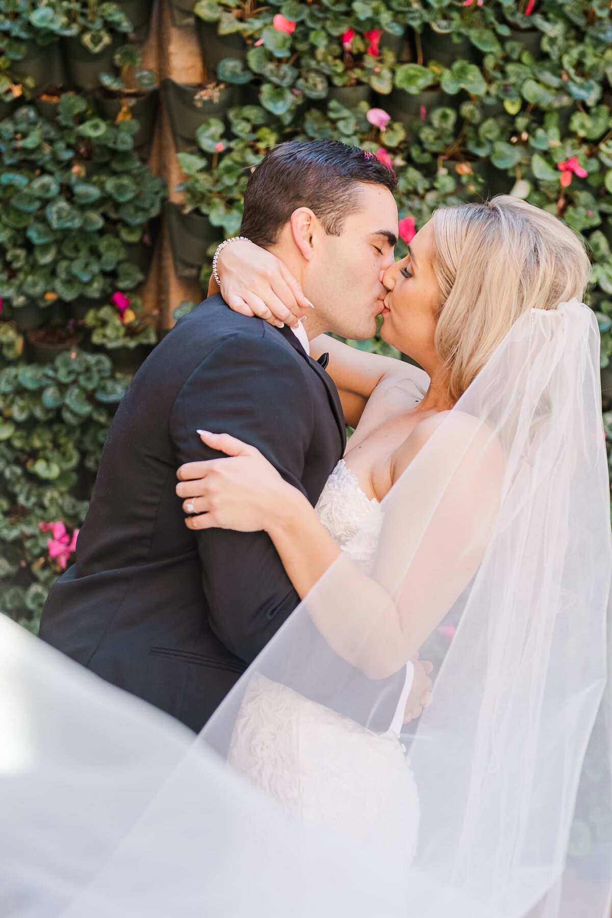 Scottsdale-Wedding-Photographer-McCormick-Ranch-Golf-Club-Bride-Groom-Kiss-1147