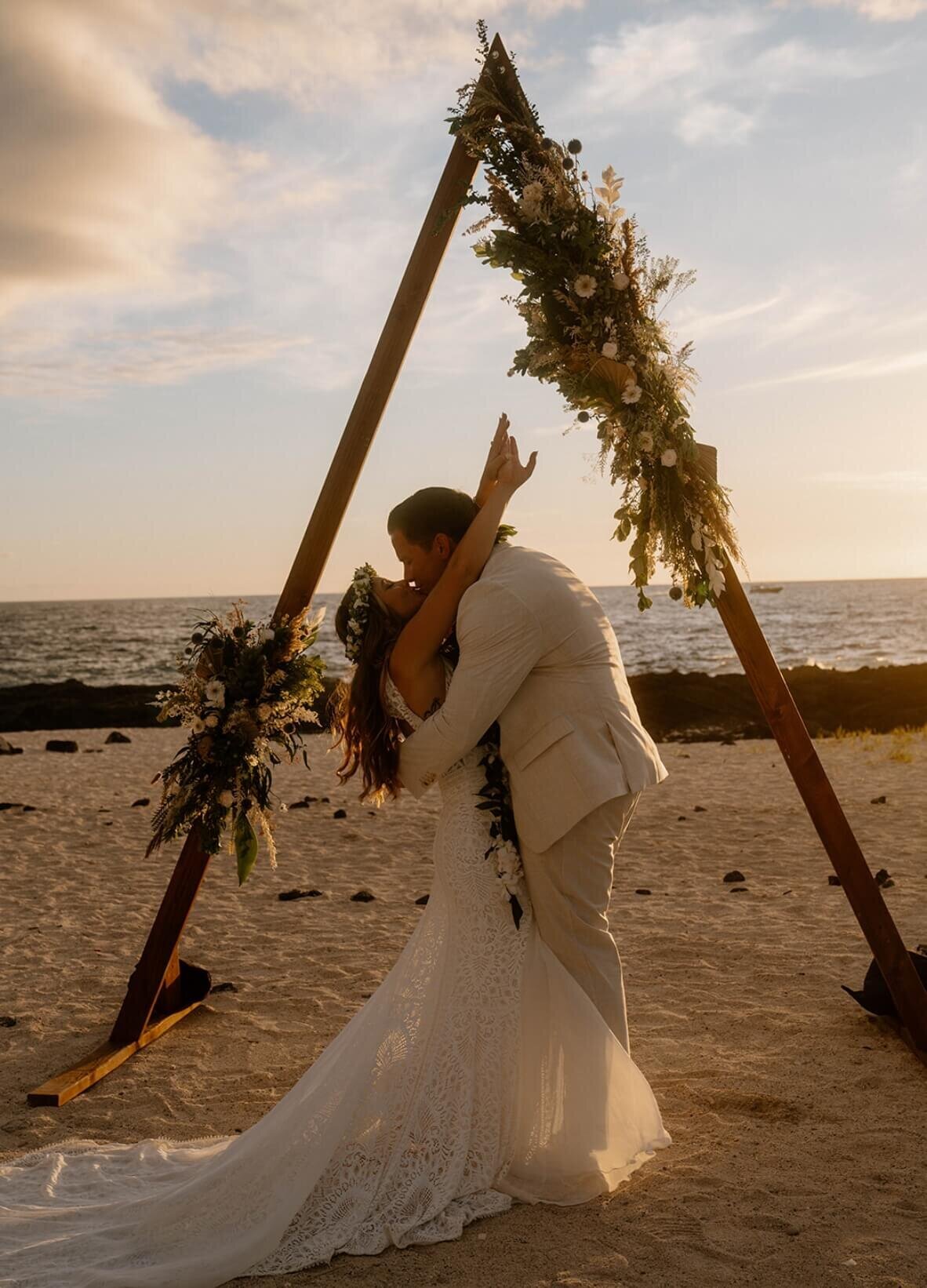 honey-and-the-moon-florals (12)