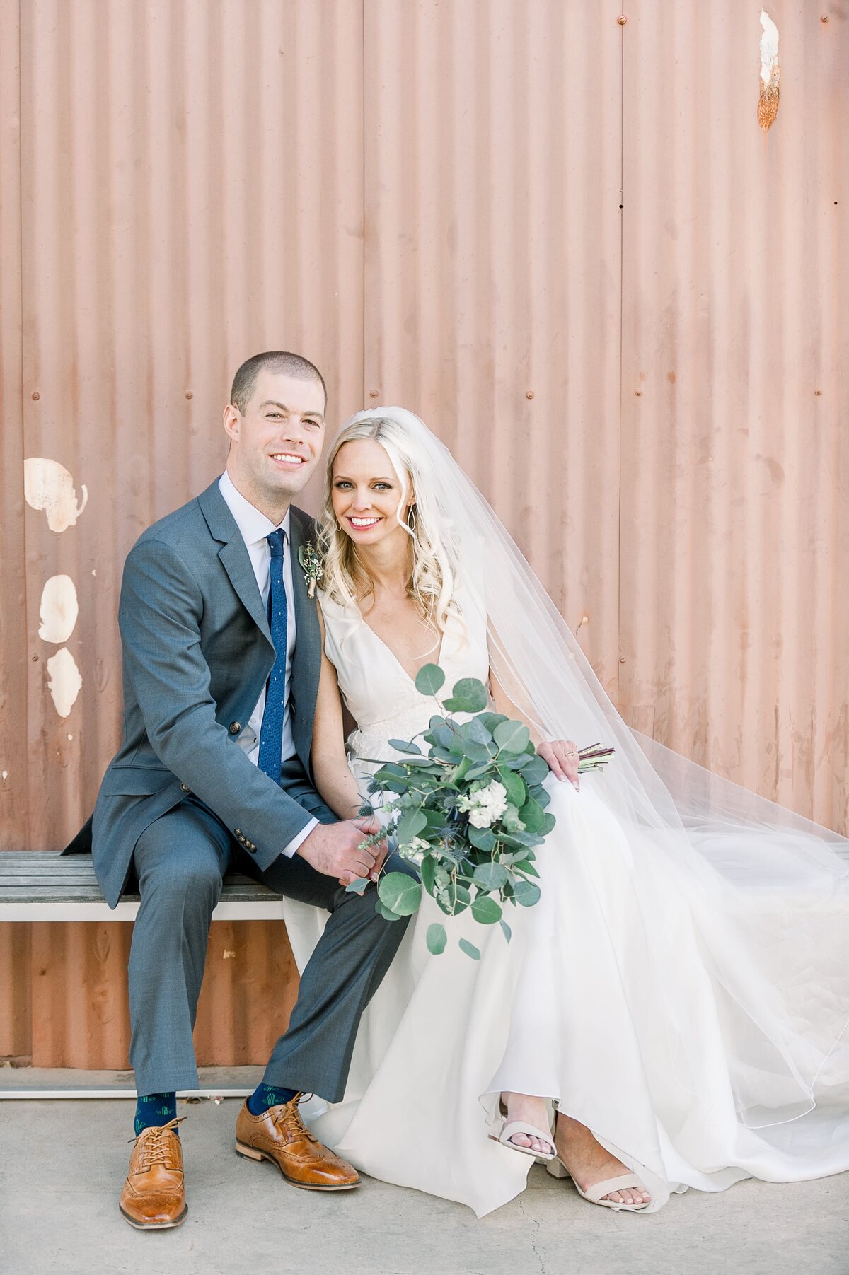 Warehouse-215-wedding-by-Leslie-Ann-Photography-00067