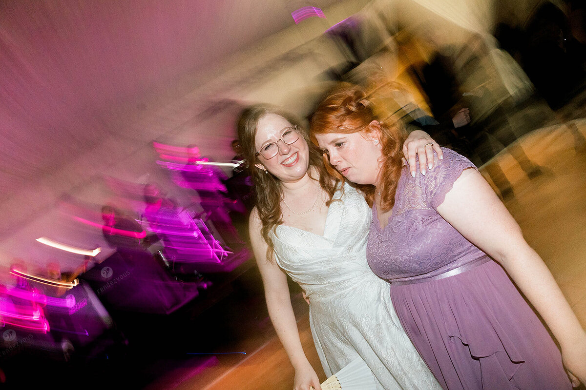 Eliana-Melmed-Photography-Chicago-LosAngeles-Jewish-WeddingPhotography-Dancefloor-00068
