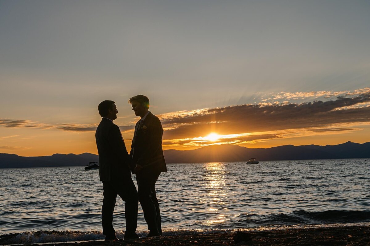 two grooms at sunset in Glenbrook photographed by Annie X Photographie