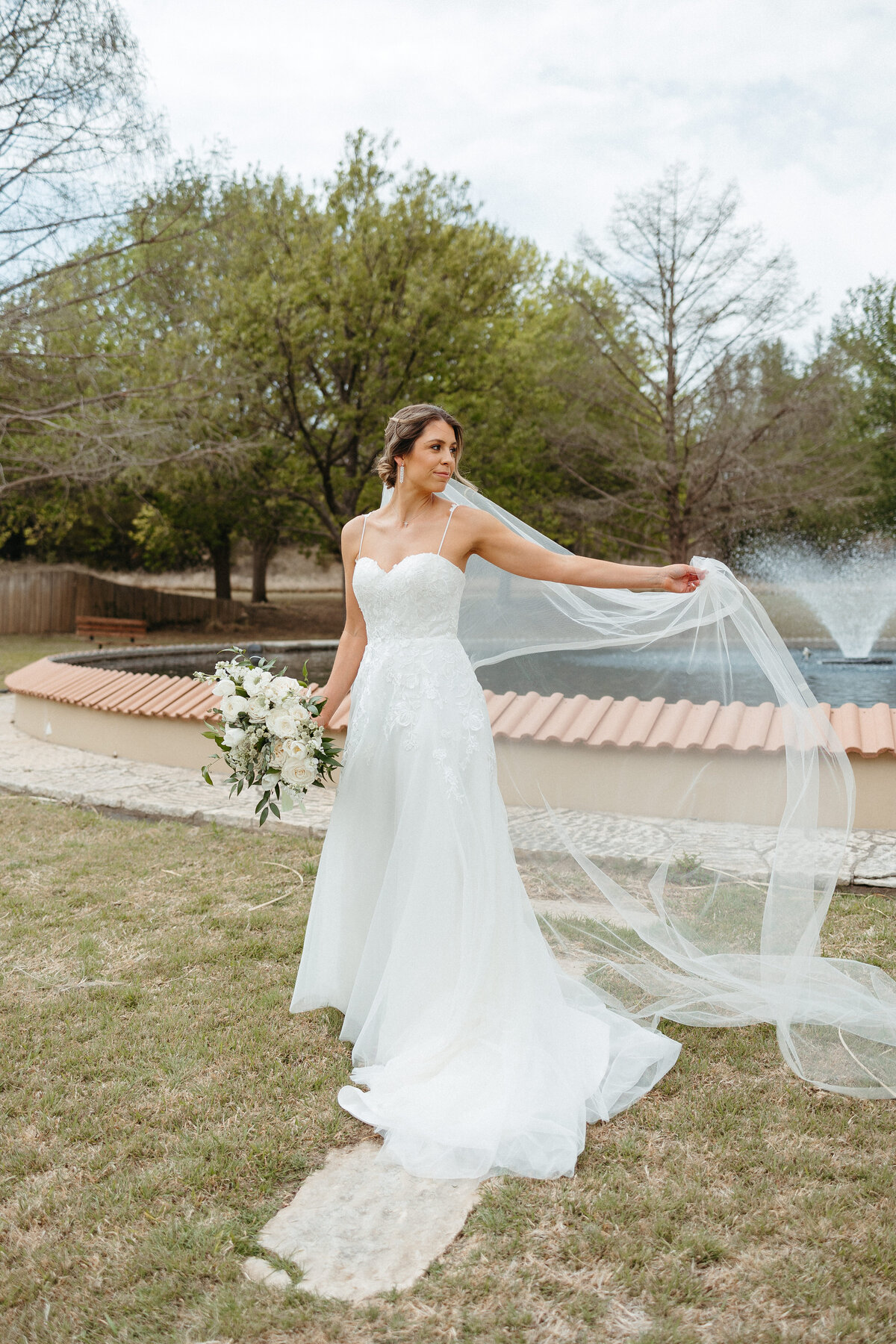 La-bonne-vie-ranch-bridal-session-texas-wedding-photographer-leah-thomason-4