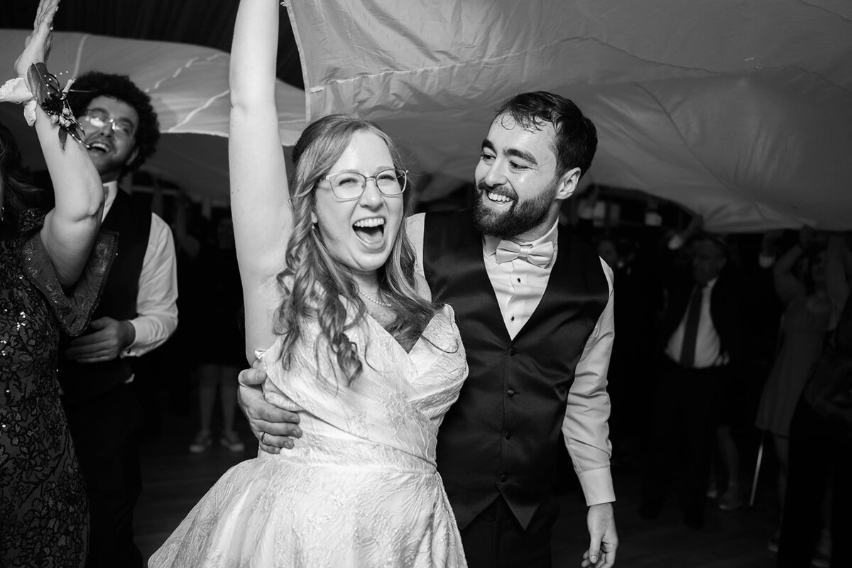 Eliana-Melmed-Photography-Chicago-LosAngeles-Jewish-WeddingPhotography-SimchaDancing-00009
