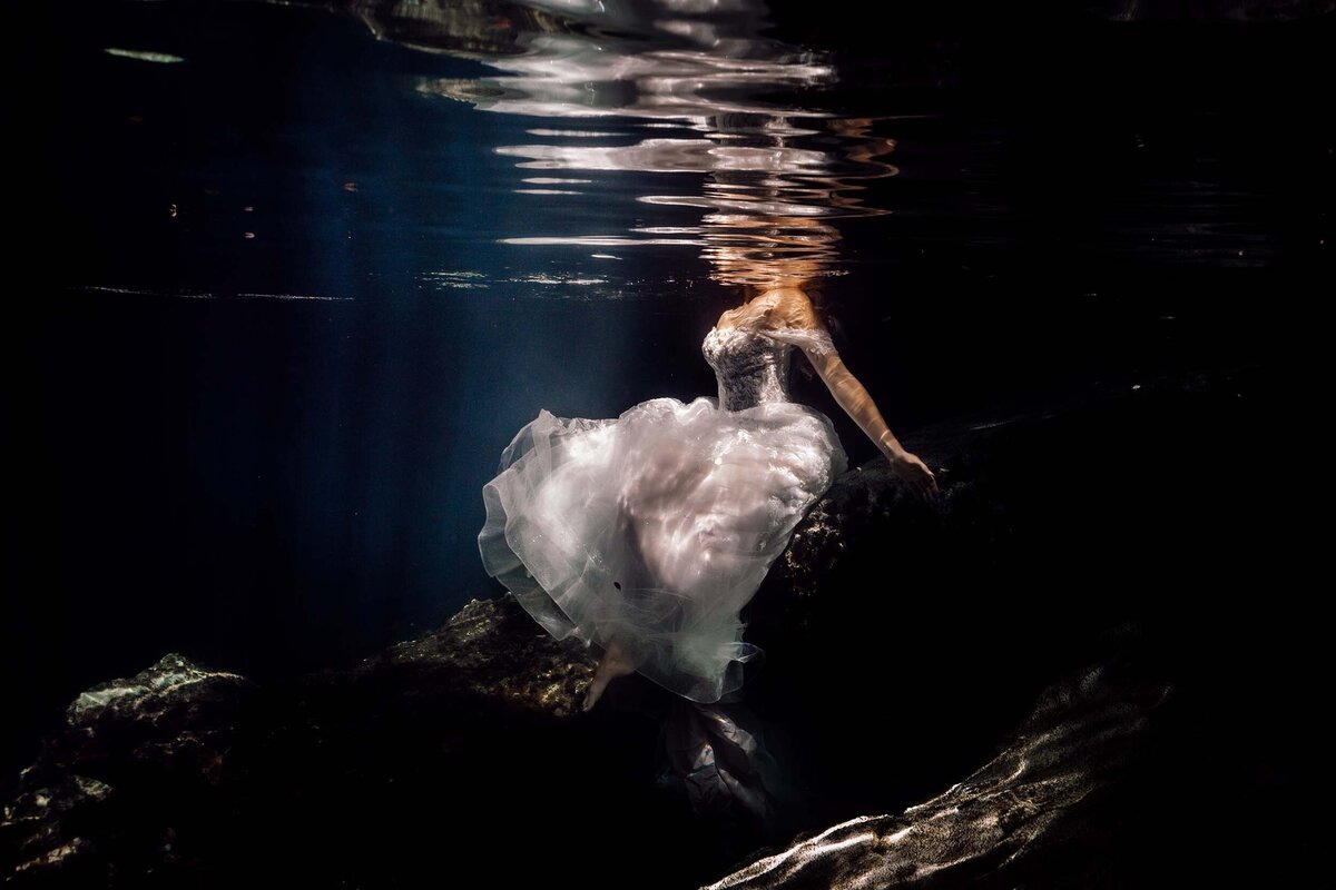 Bride underwater in Mayan trash the dress
