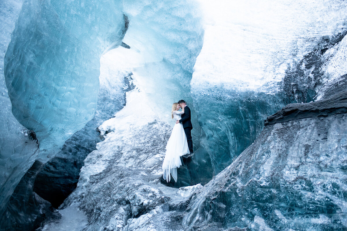 Elopement-Iceland-Icecave-4