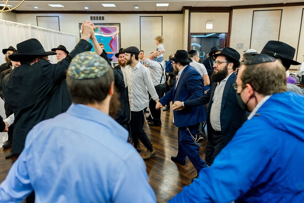 Eliana-Melmed-Photography-Chicago-LosAngeles-Jewish-WeddingPhotographer-CarmiKalman-MensDancing-00055
