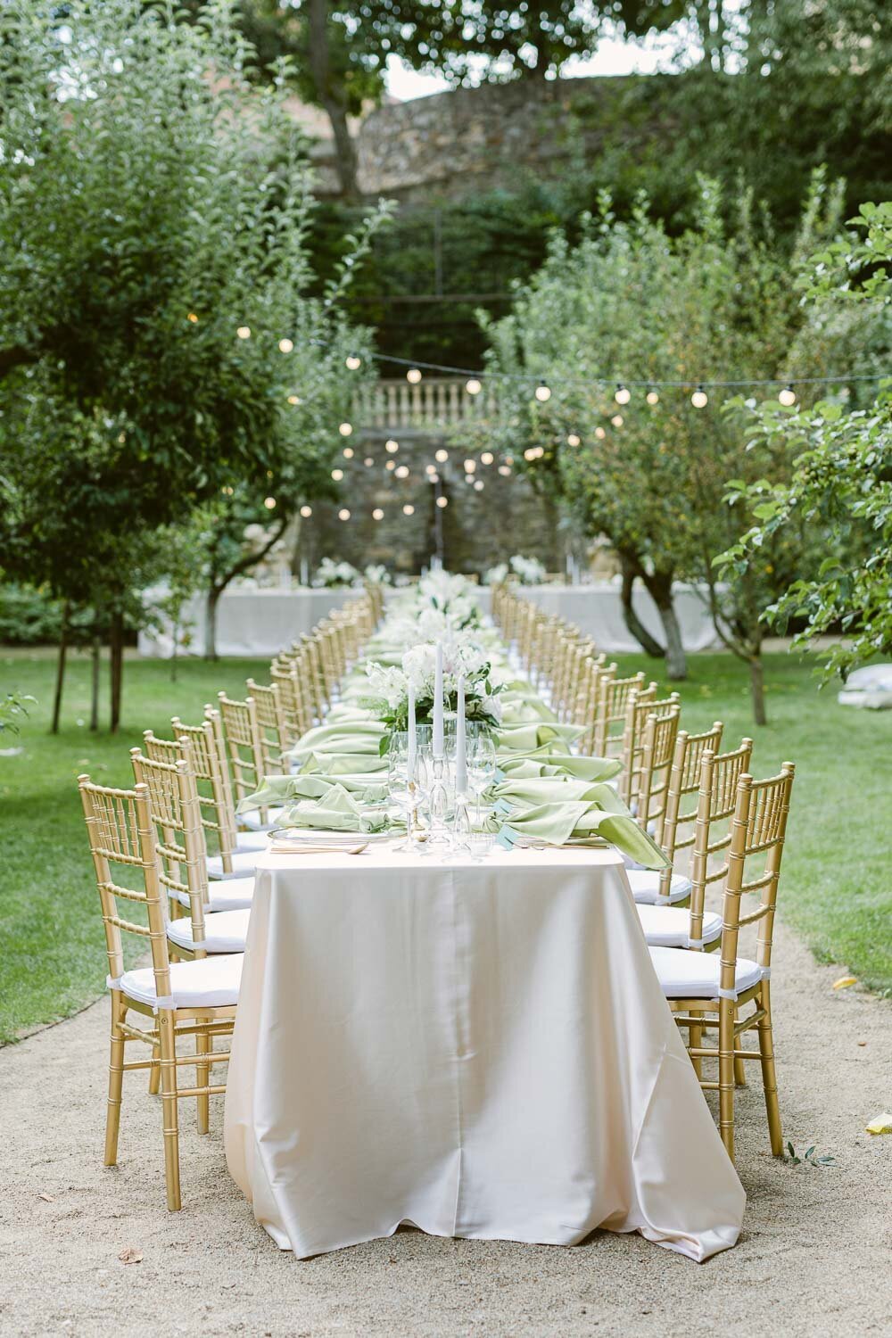 tuscany outdoor reception in olive coulors
