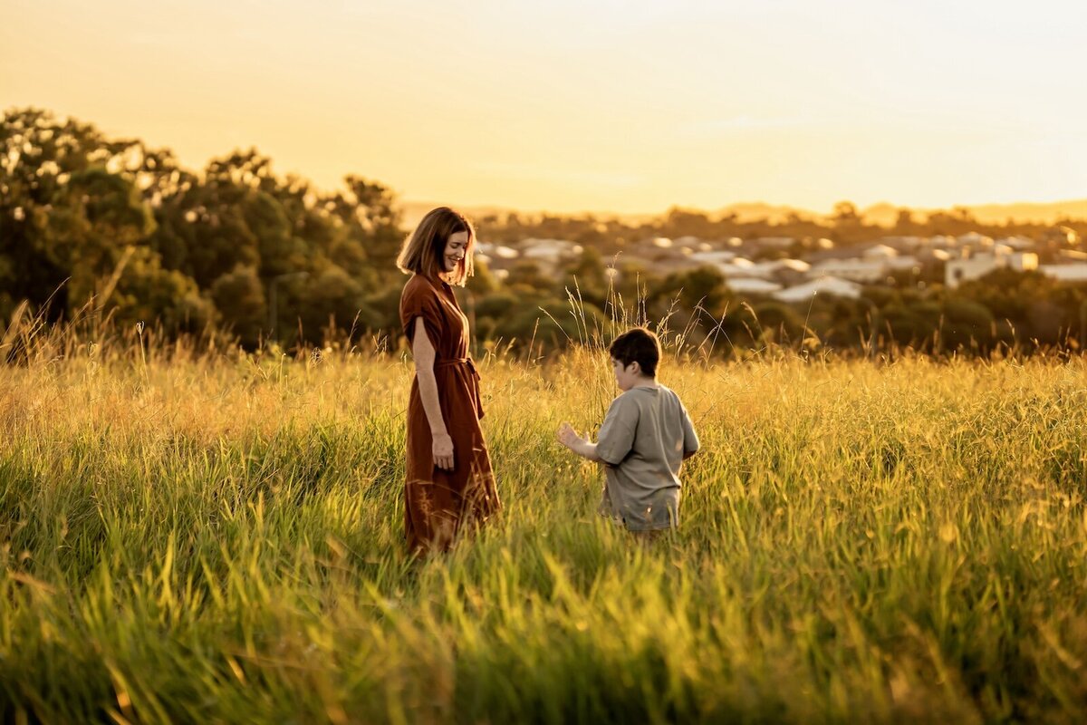Brisbane-Family-Portrait-Mum-2-boys-in-Plantation-Road-North-Lakes-during-Sunset-18