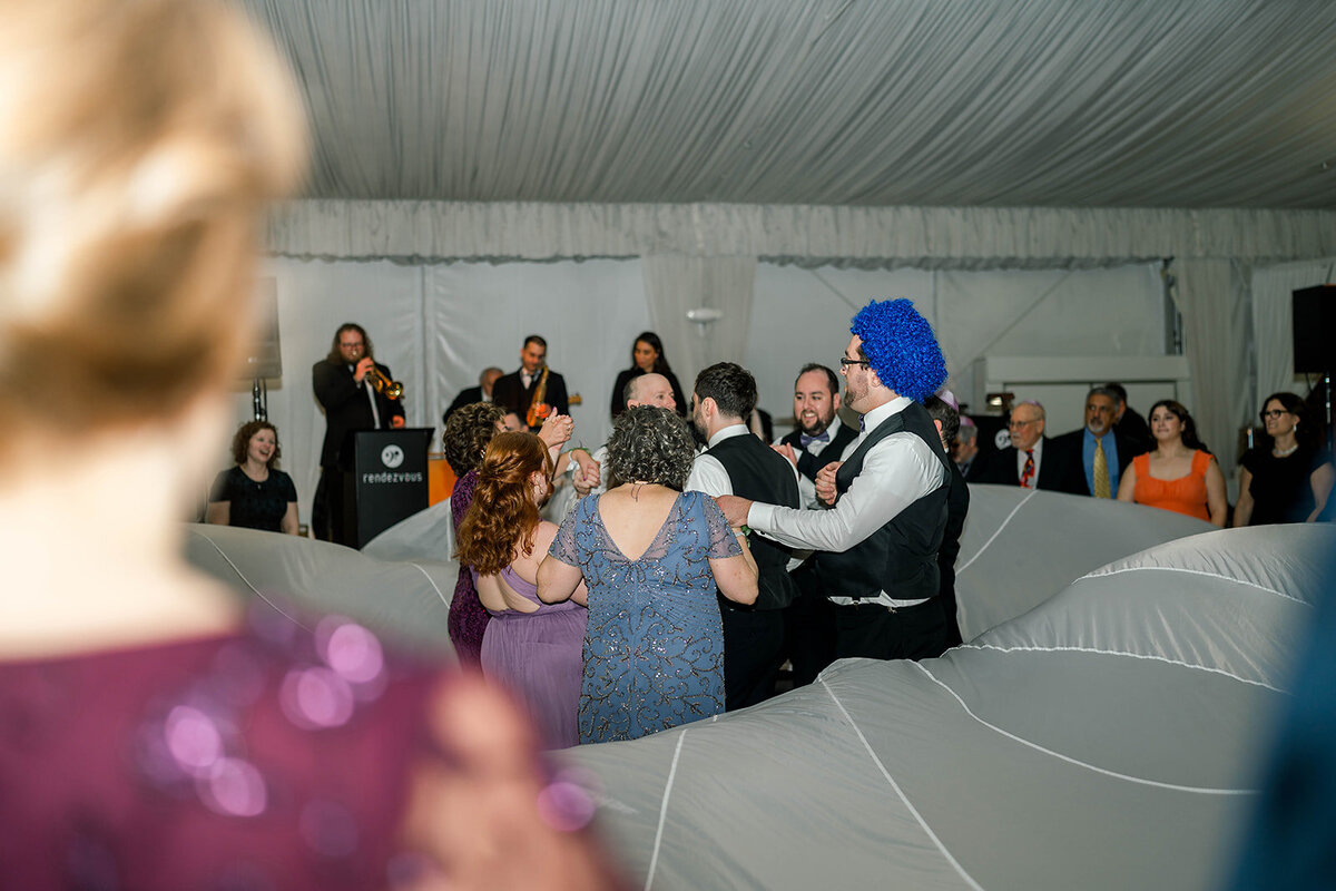 Eliana-Melmed-Photography-Chicago-LosAngeles-Jewish-WeddingPhotography-SimchaDancing-00024