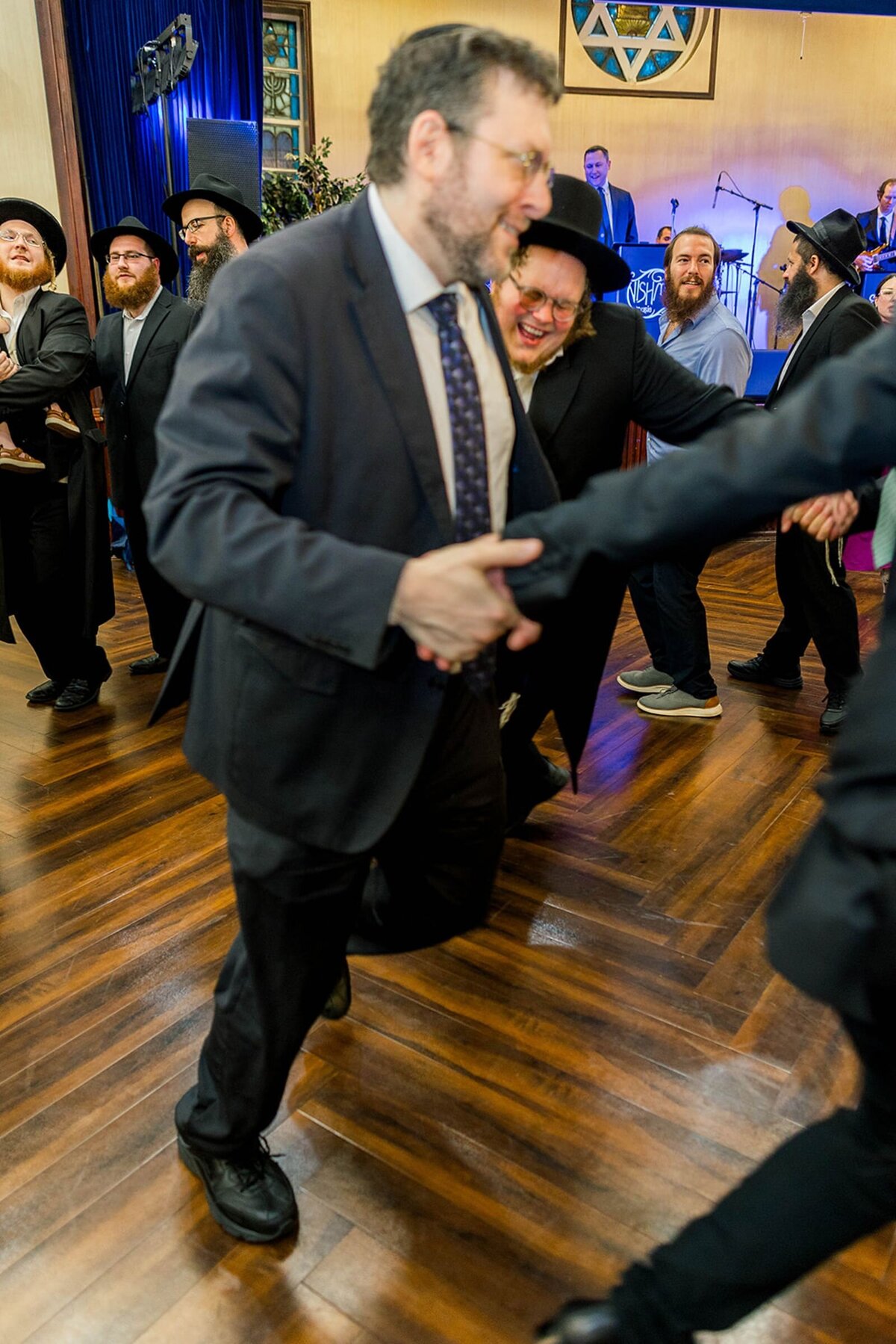 Eliana-Melmed-Photography-Chicago-LosAngeles-Jewish-WeddingPhotographer-CarmiKalman-MensDancing-00110