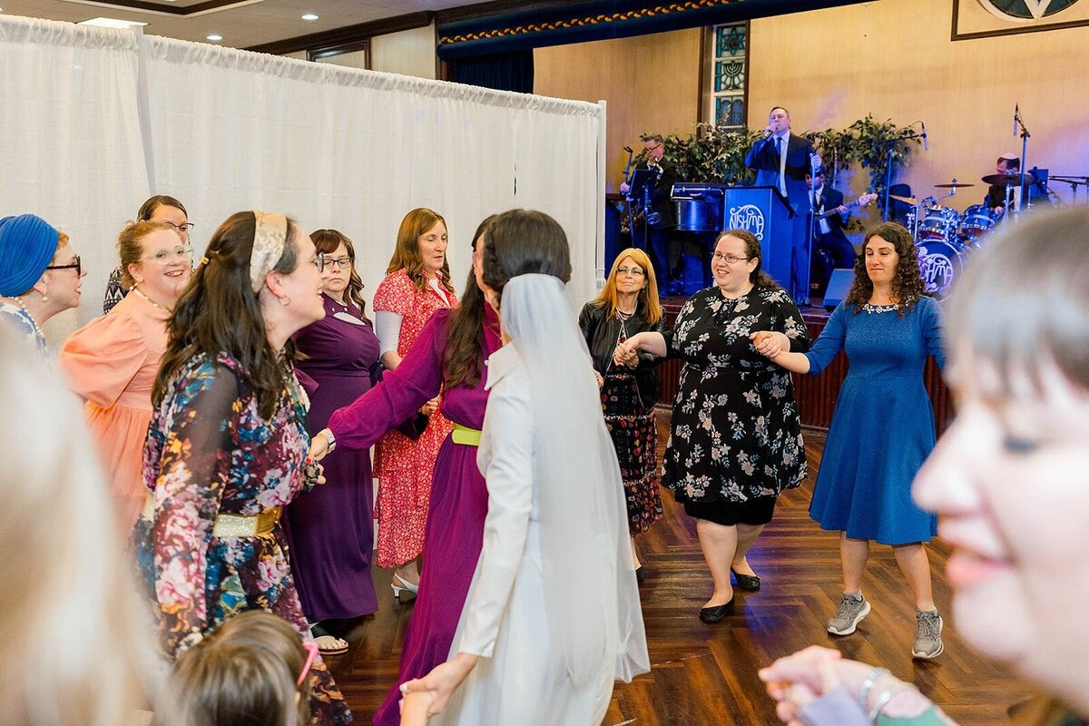 Eliana-Melmed-Photography-Chicago-LosAngeles-Jewish-WeddingPhotographer-CarmiKalman-WomensDancing-00018
