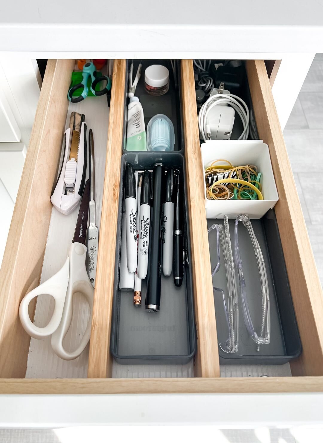 organized-kitchen-drawer-dividers