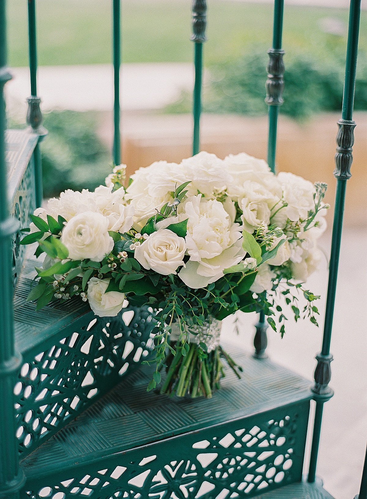 Posh Peony Newhall Mansion Piru Lush White Floral and Greenery Wedding_0000