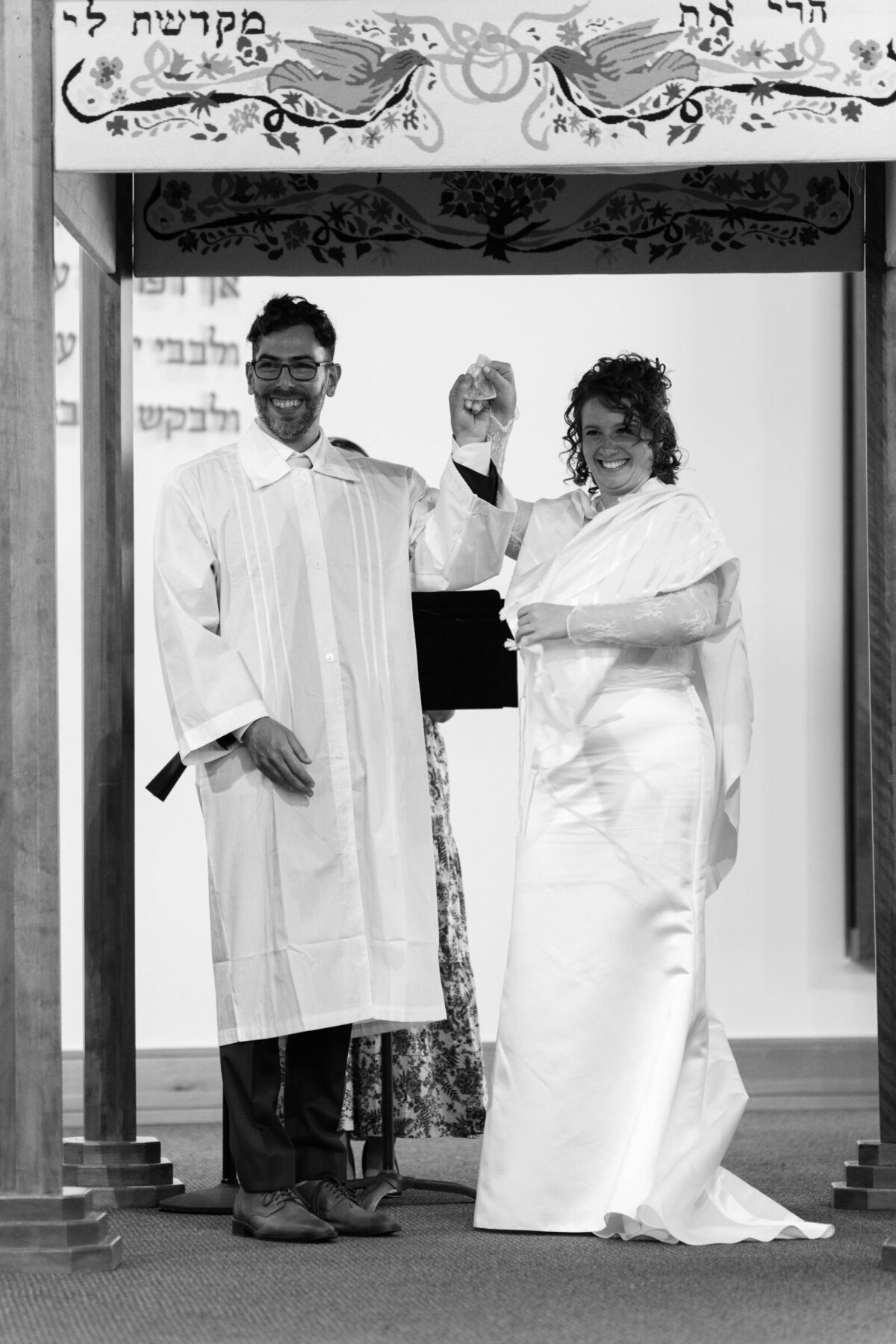 Eliana-Melmed-Photography-Chicago-LosAngeles-Jewish-WeddingPhotography-ShulaNoah-Chuppah-00155