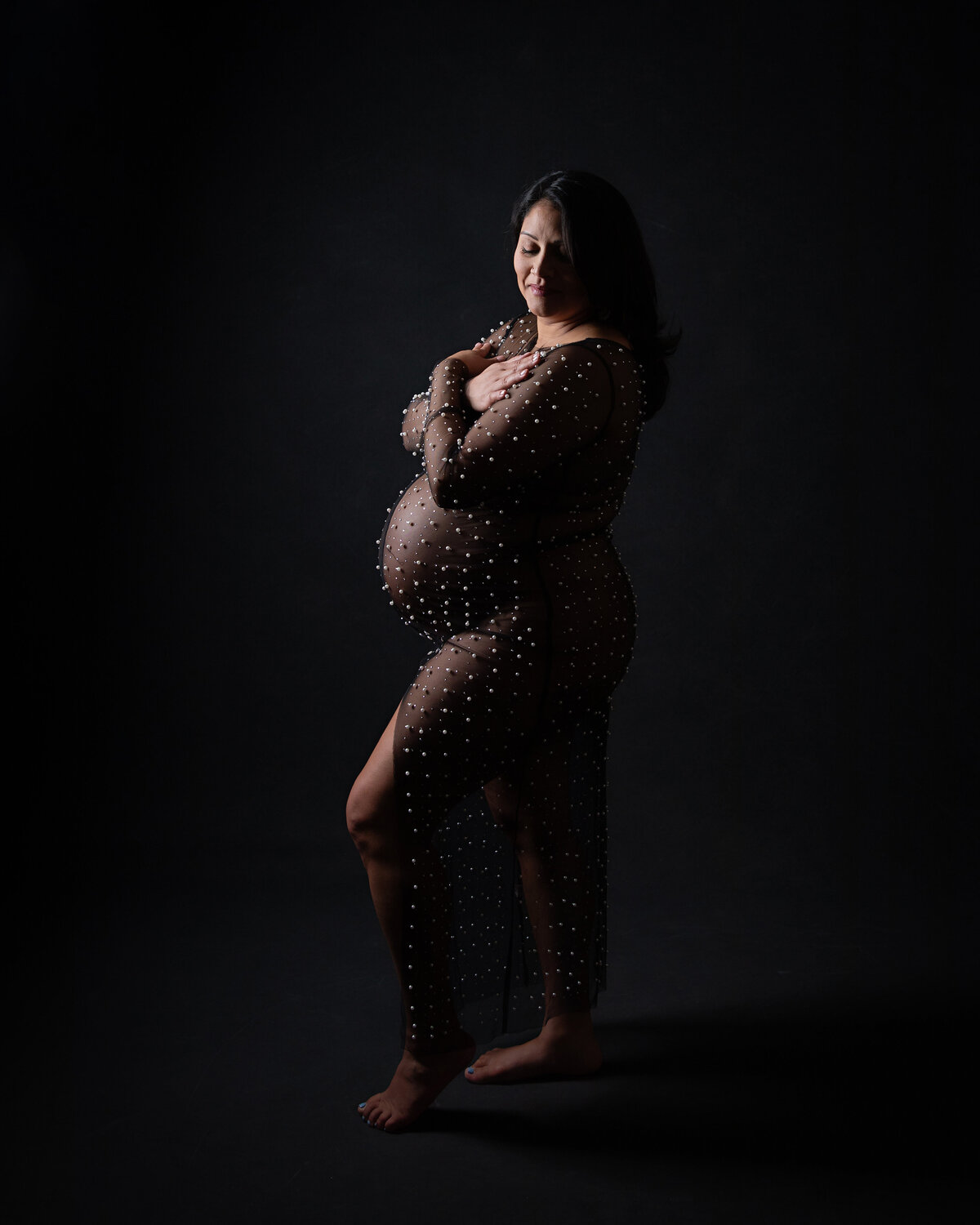 Gorgeous-maternity-photoshoot-black-gown-1