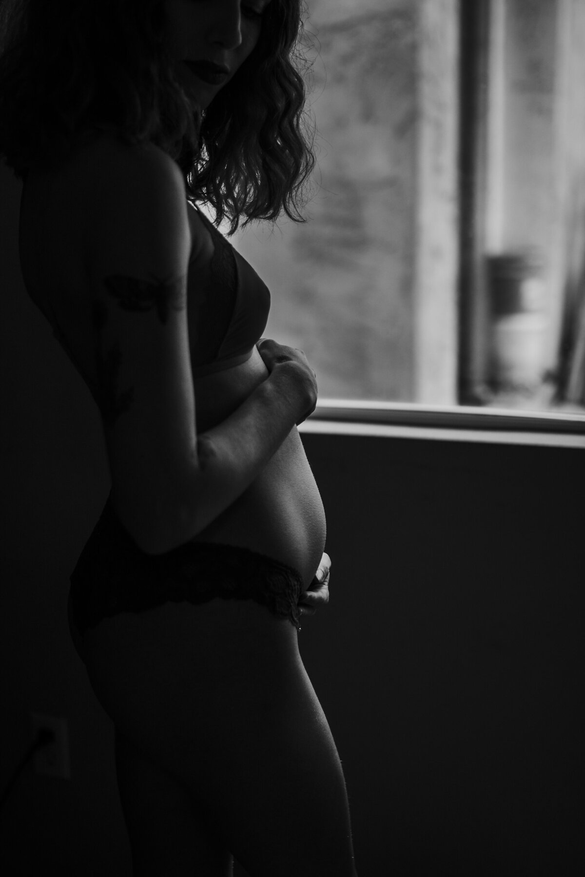 Capture the glow of your pregnancy with maternity portraits in Minneapolis. Shannon Kathleen Photography turns this moment into timeless art. Book your session today!