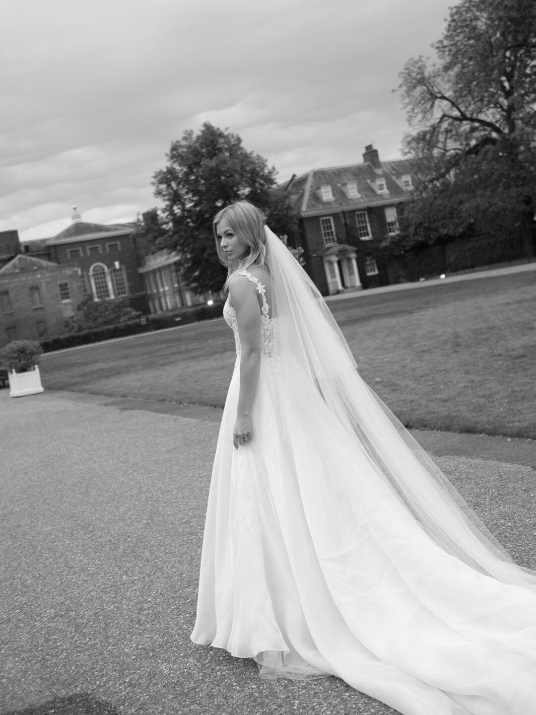 EmmaPilkington_Holly&Antoine-48