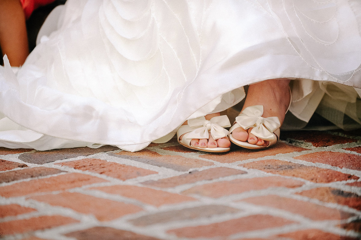 A peek of the bride's shos on her wedding day.