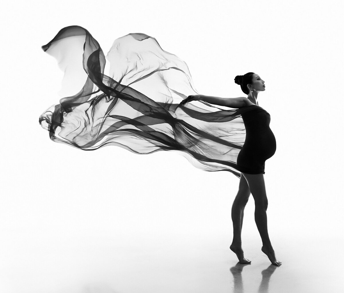 Lola Melani Maternity Silhouette - flying fabric - Miami maternity photography