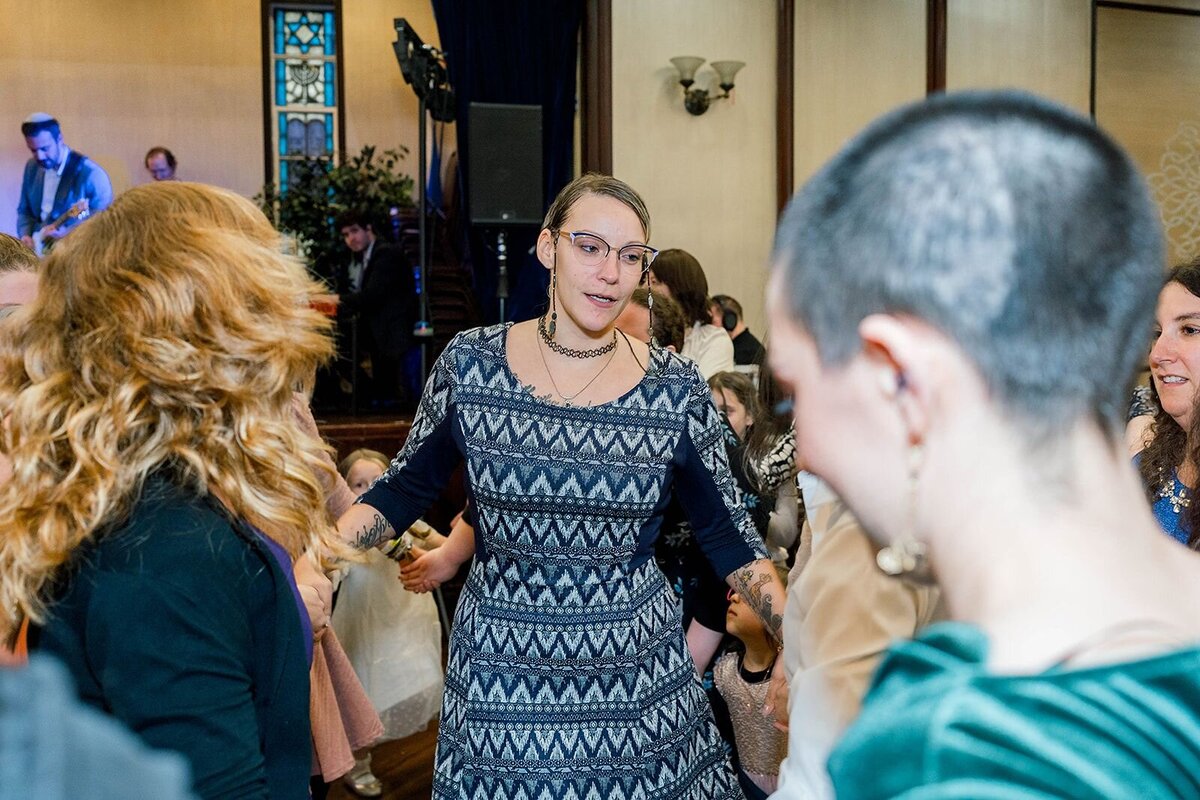 Eliana-Melmed-Photography-Chicago-LosAngeles-Jewish-WeddingPhotographer-CarmiKalman-WomensDancing-00066