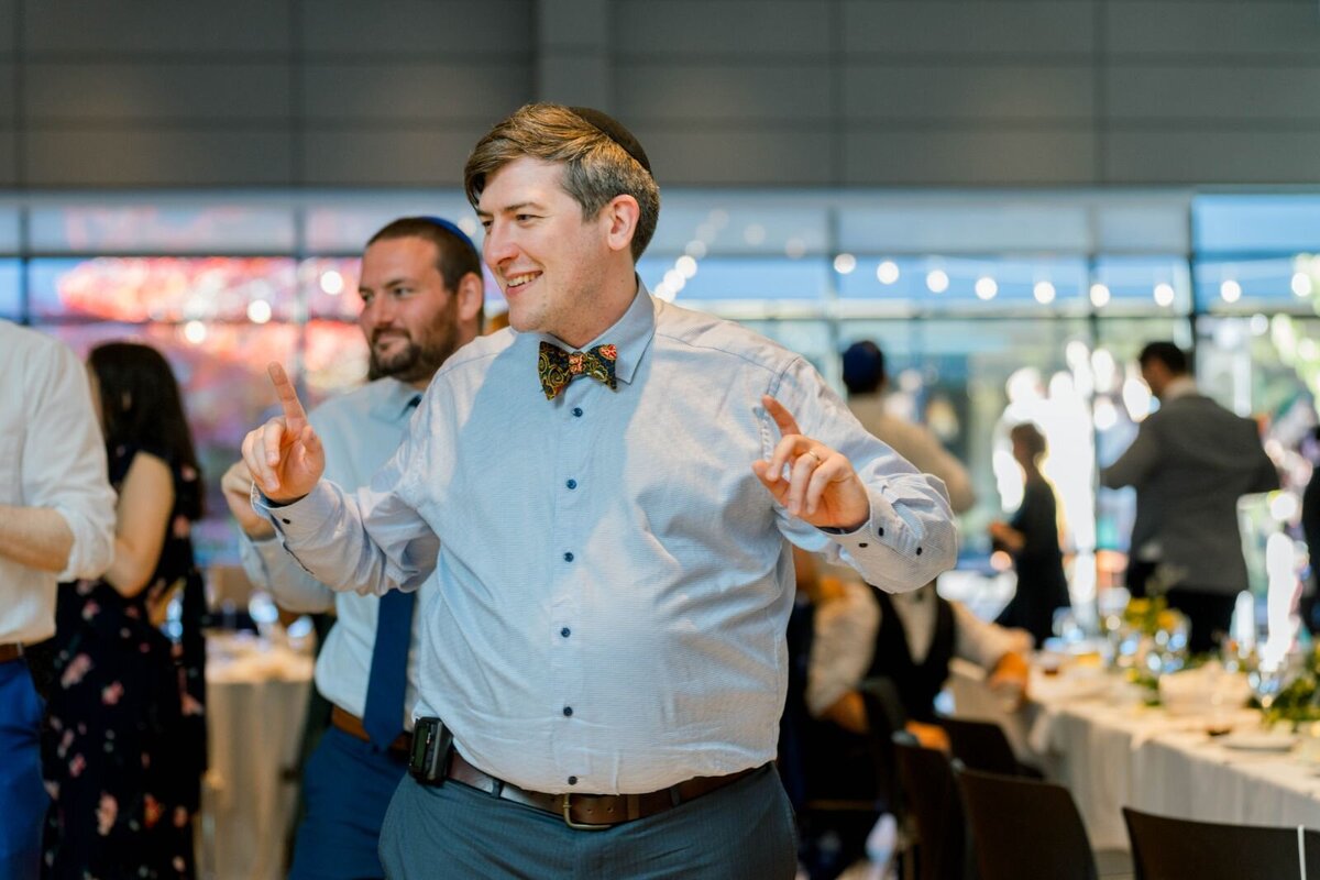 processed_ElianaMelmedPhotography_JewishWeddingPhotographer_ShulaNoah_Dancing-140
