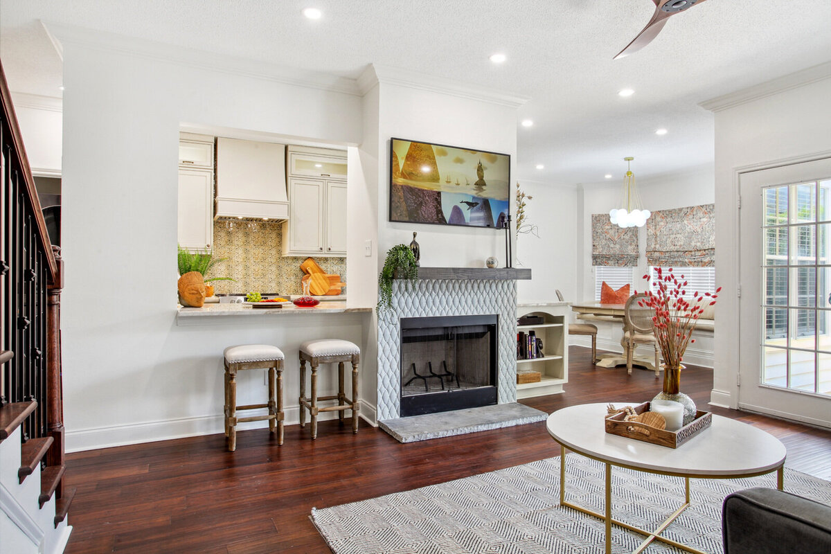 232313_006_1600x1067_mls