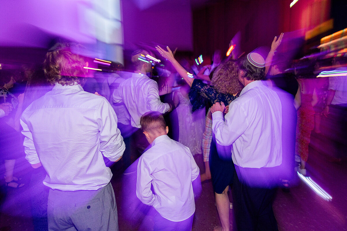 Eliana-Melmed-Photography-Chicago-LosAngeles-Jewish-WeddingPhotography-ElianaSklar-DanceFloor-00221