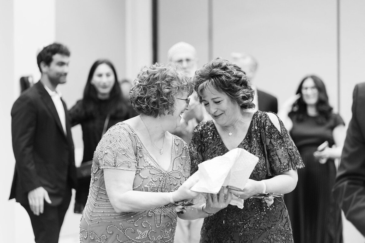 Eliana-Melmed-Photography-Chicago-LosAngeles-Jewish-WeddingPhotography-Ketubah-00092