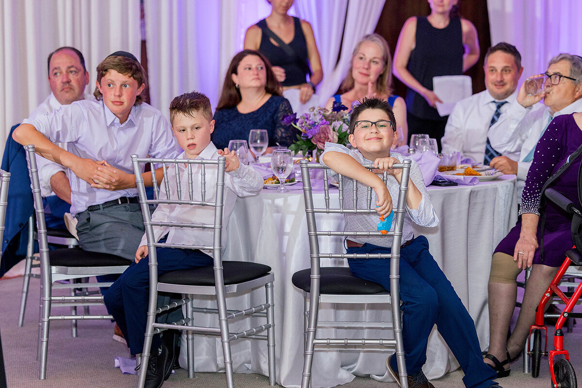 Eliana-Melmed-Photography-Chicago-LosAngeles-Jewish-WeddingPhotography-ElianaSklar-DanceFloor-00243