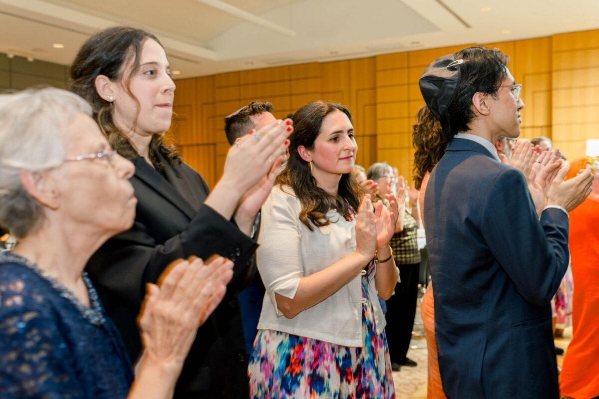 Eliana-Melmed-Photography-Chicago-LosAngeles-Jewish-WeddingPhotography-ShulaNoah-Simcha-Dancing-00137