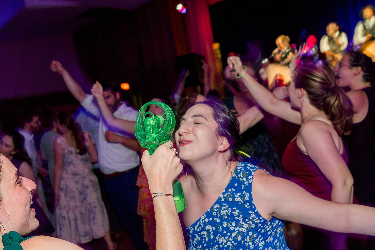 Eliana-Melmed-Photography-Chicago-LosAngeles-Jewish-WeddingPhotography-ElianaSklar-DanceFloor-00392