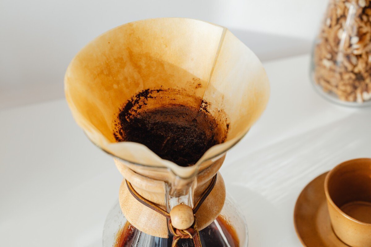 kaboompics_coffee-brewed-in-a-chemex-and-peanut-butter-sandwiches-for-breakfast-20183