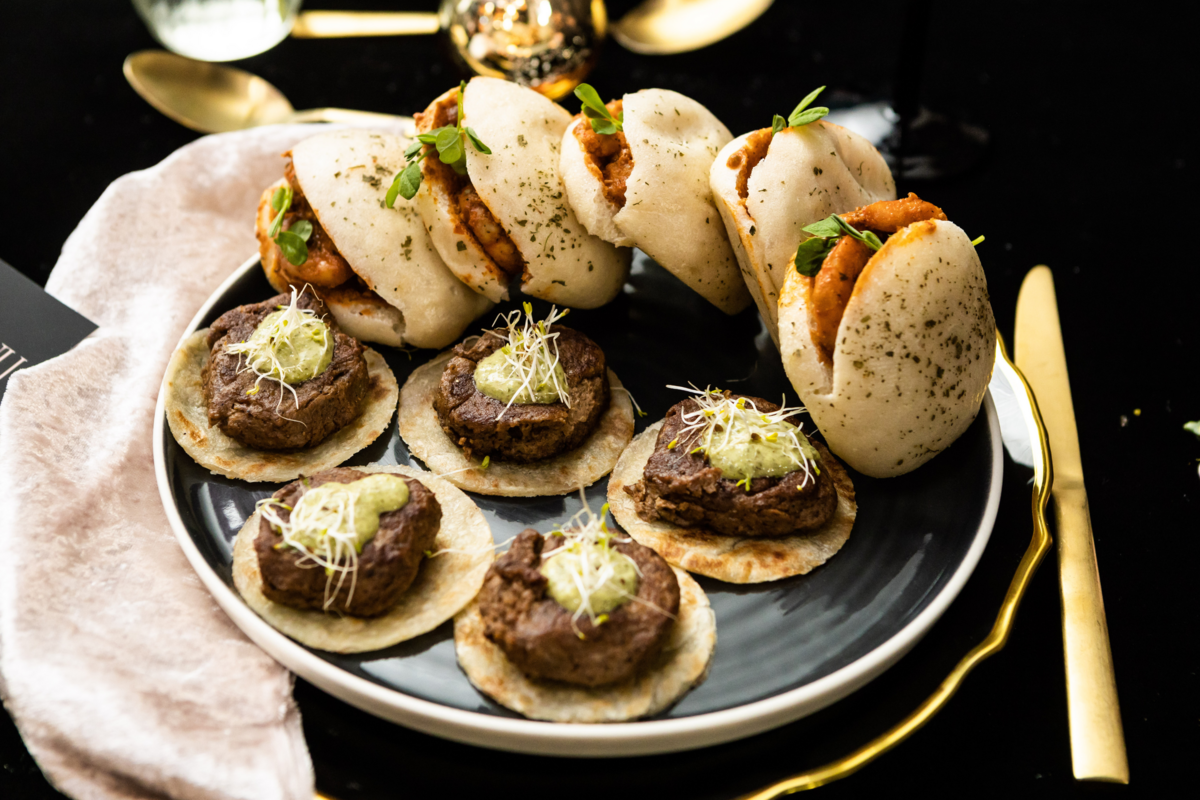 black-gold-chargers-recheado-shrimp-kulcha-pocket